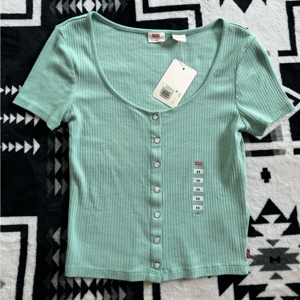 Green Levi’s pearl snap top XS